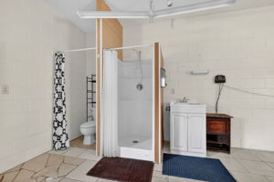 Air Conditioned Garage with Full Bathroom