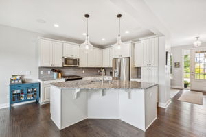 Spacious breakfast bar