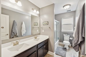 Upper level full bath