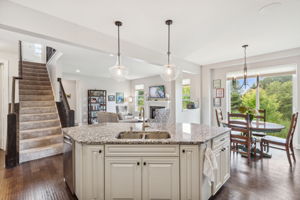 Great floor plan for hosting