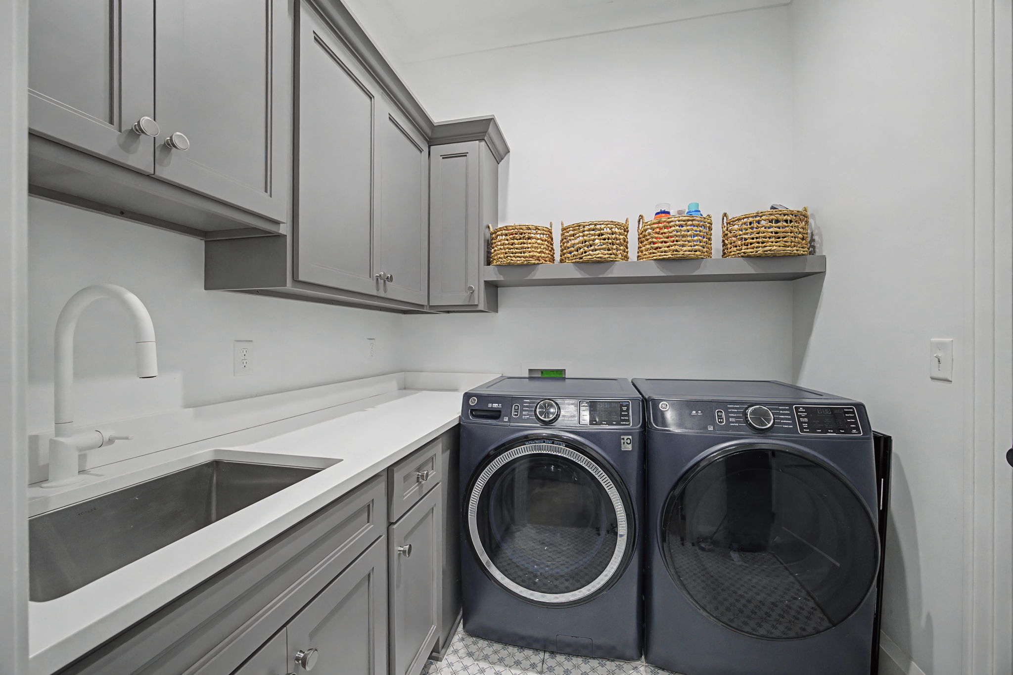  Photo 67