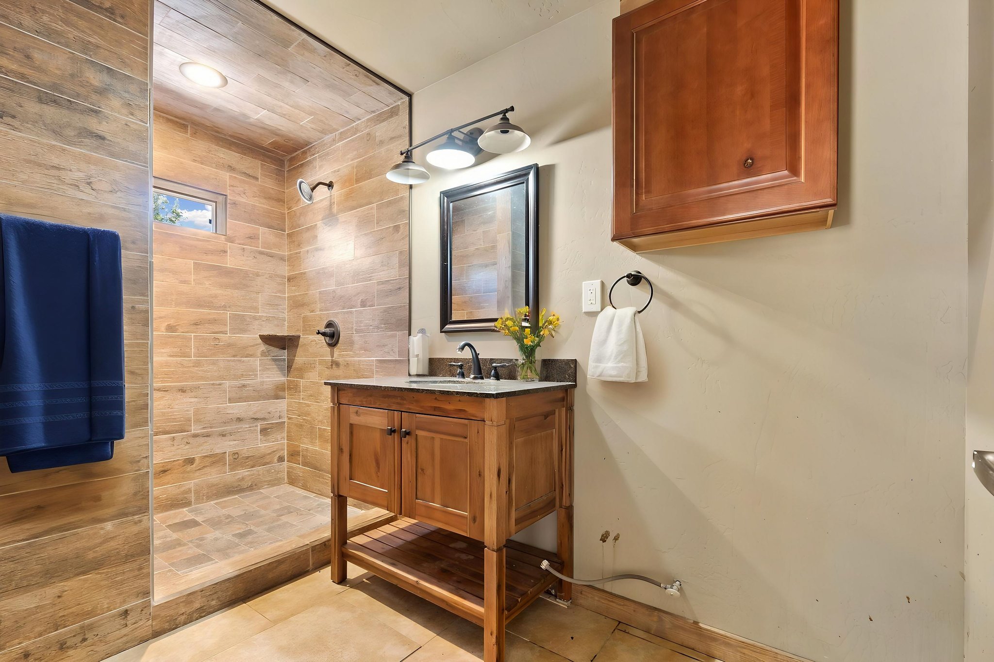 DSC04473 virtually staged.jpeg