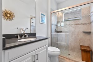 Guest Bathroom 1.jpg