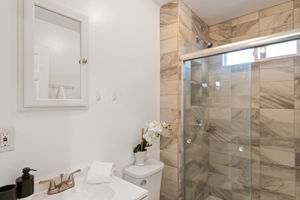 Upstairs hallway bath #1