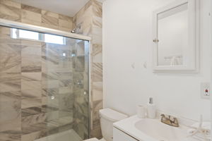 Upstairs hallway bath #2
