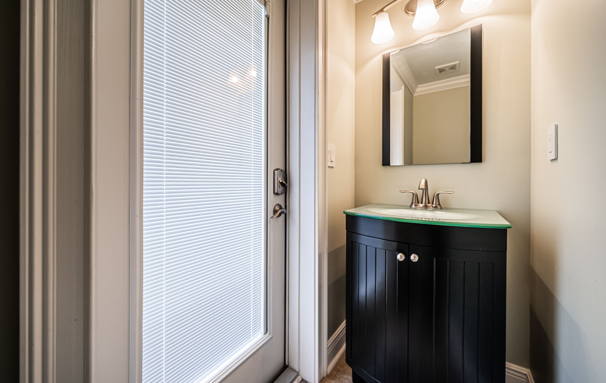 Outdoor Powder Room1b