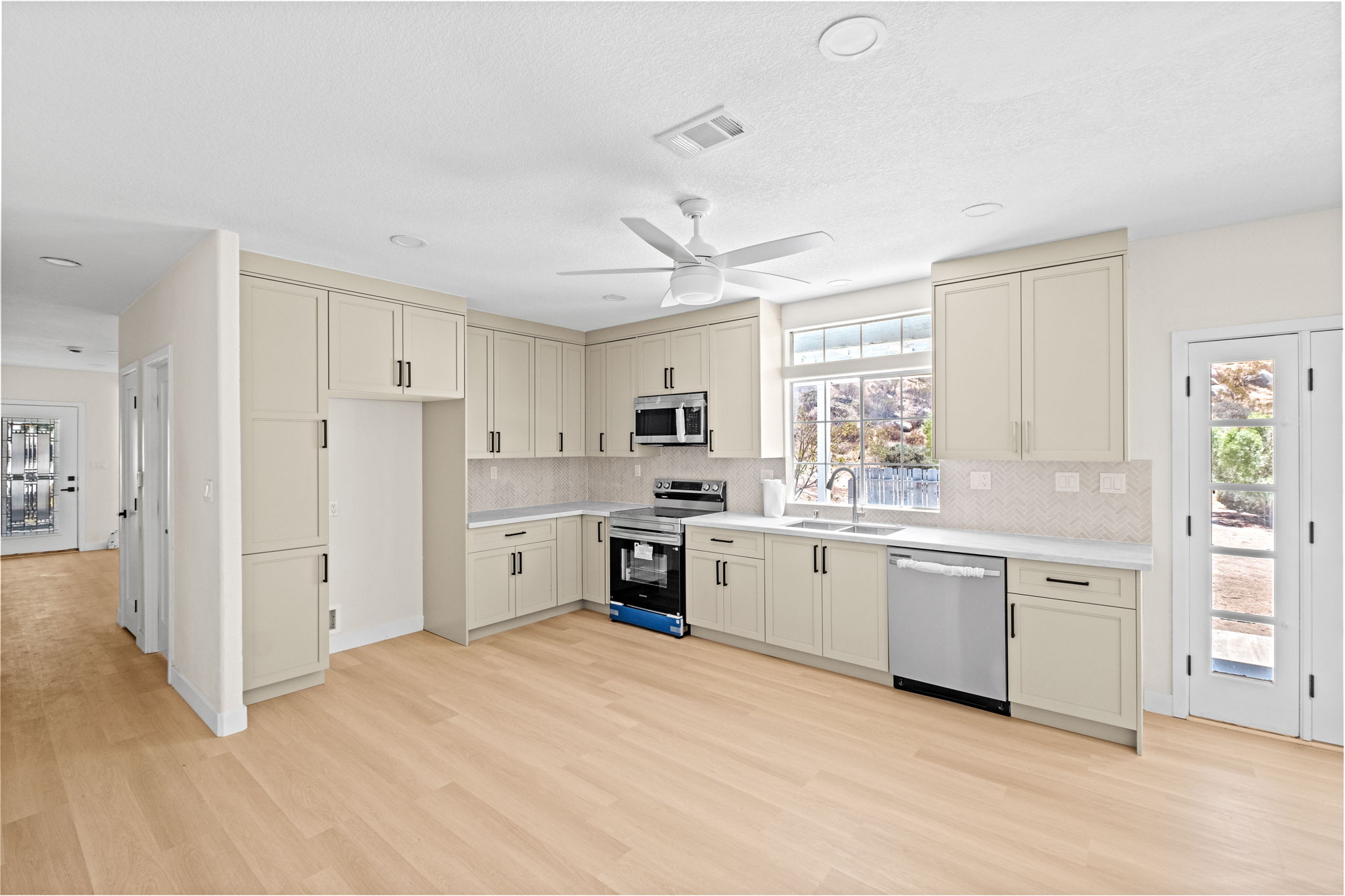 Kitchen with Dining - 42965 Powerline Rd, Aguanga, CA 92536-9149