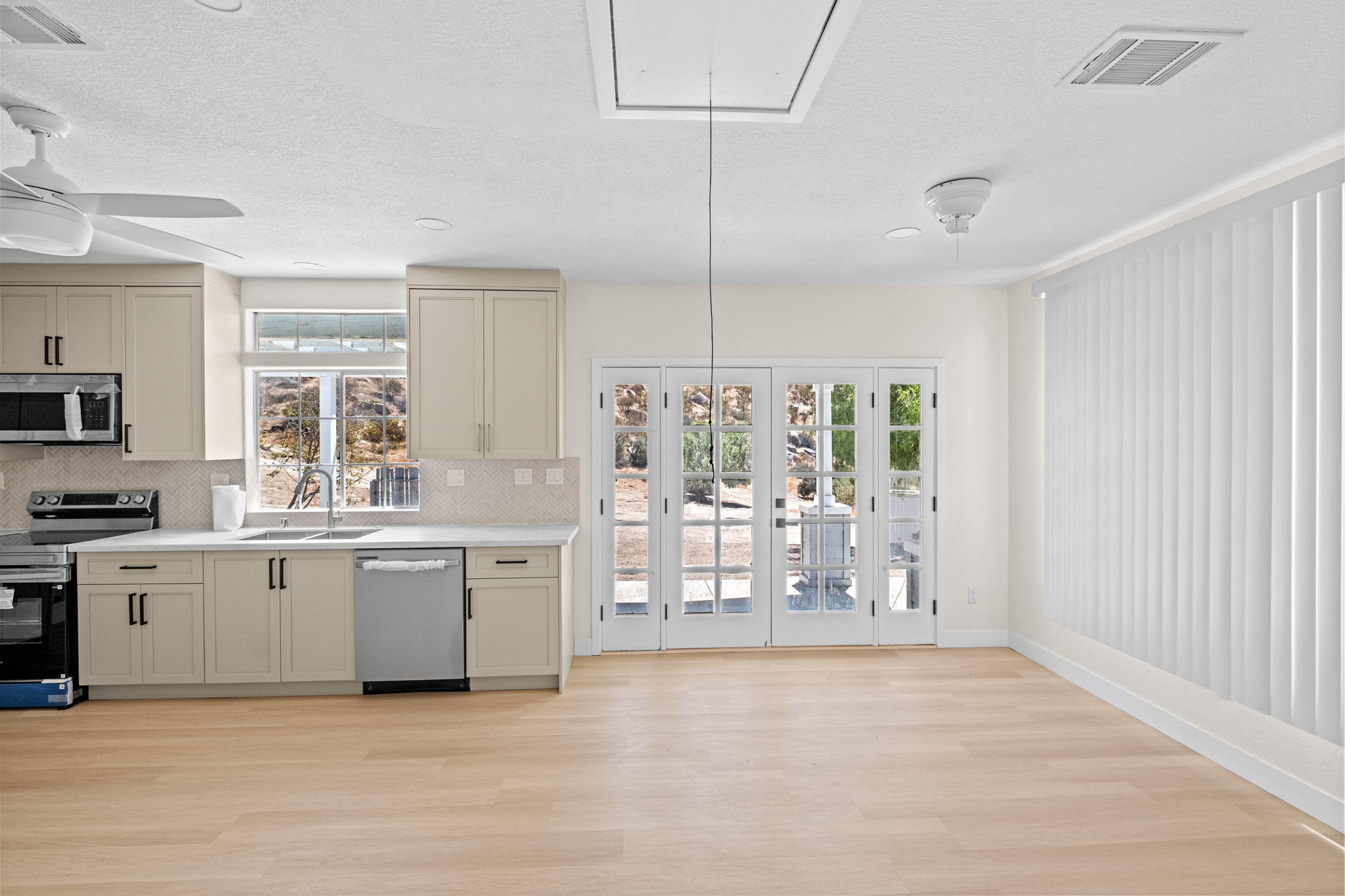 Kitchen with Dining Area - 42965 Powerline Rd, Aguanga, CA 92536-9149