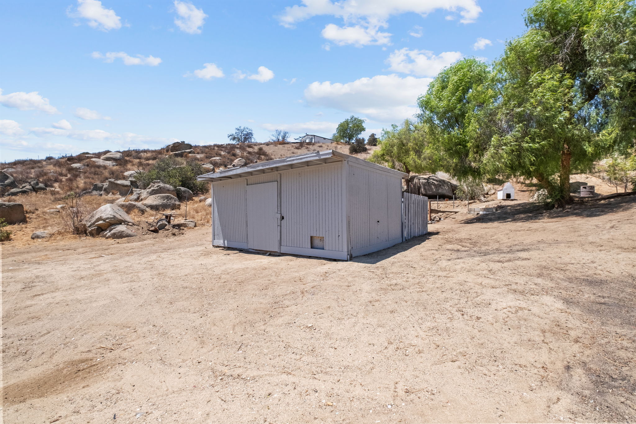 Welcome to 42965 Powerline Rd, Aguanga, CA 92536-9149