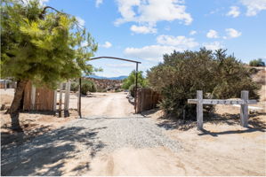 Welcome to 42965 Powerline Rd, Aguanga, CA 92536-9149