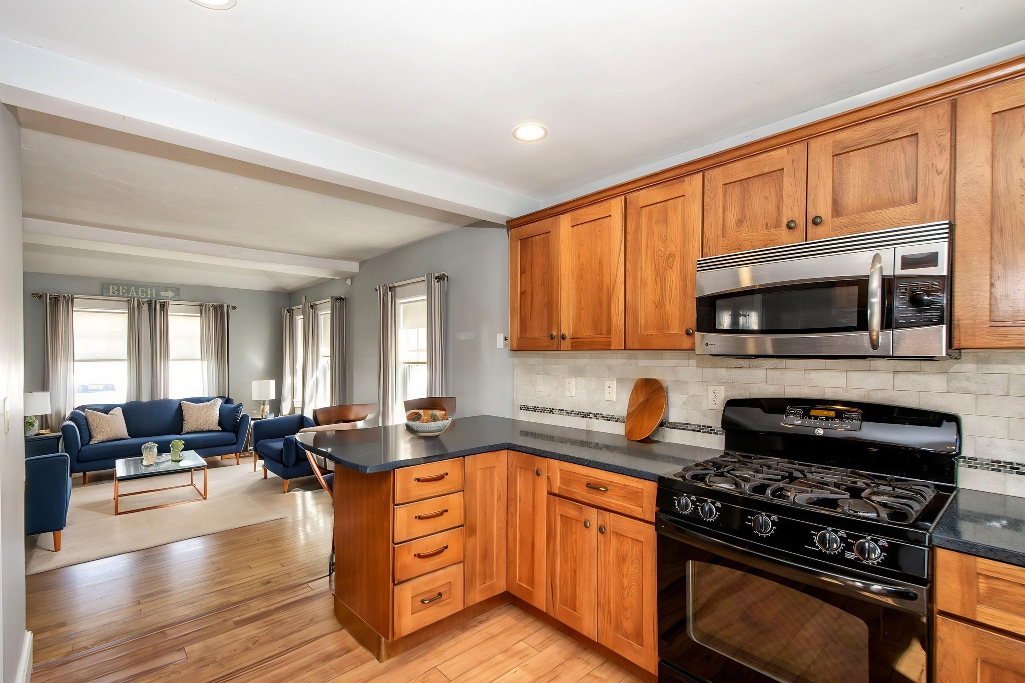 DSC_0163_HR virtually staged.jpeg