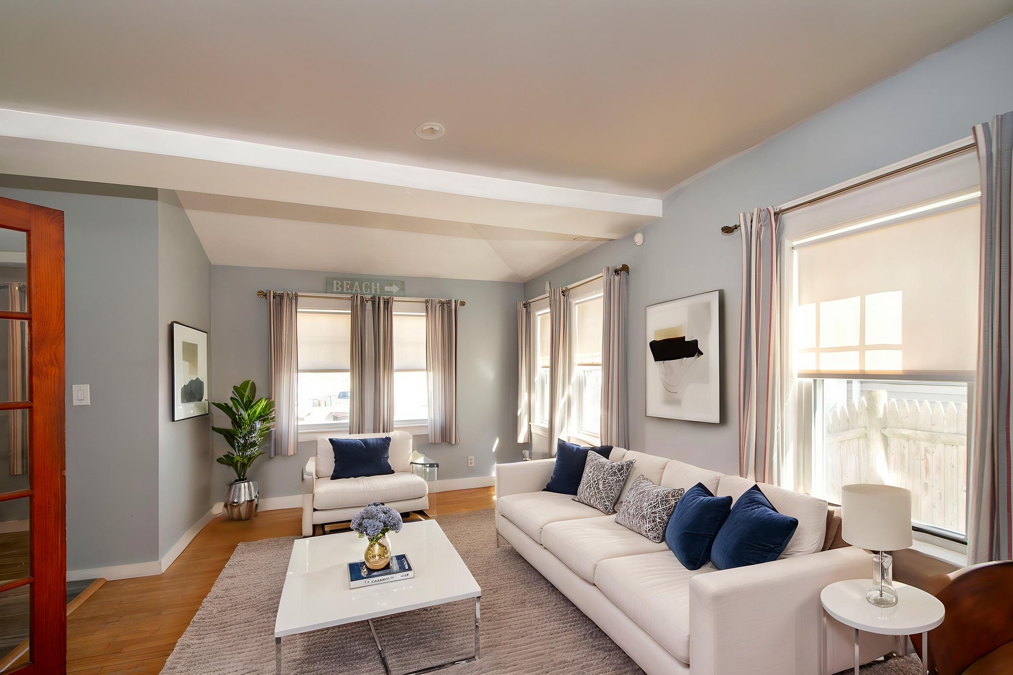 DSC_0165_HR virtually staged.jpeg