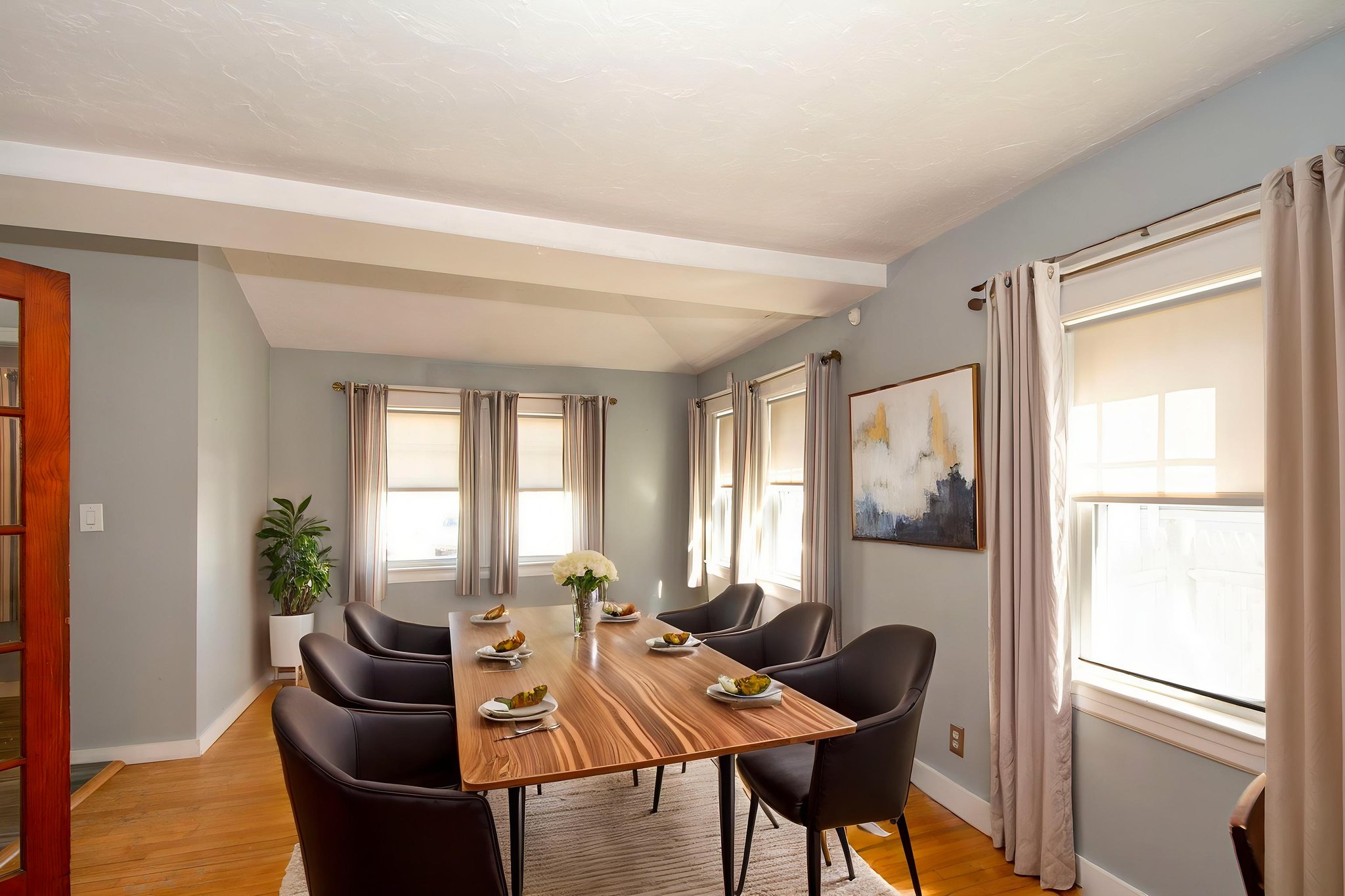 DSC_0167_HR virtually staged.jpeg