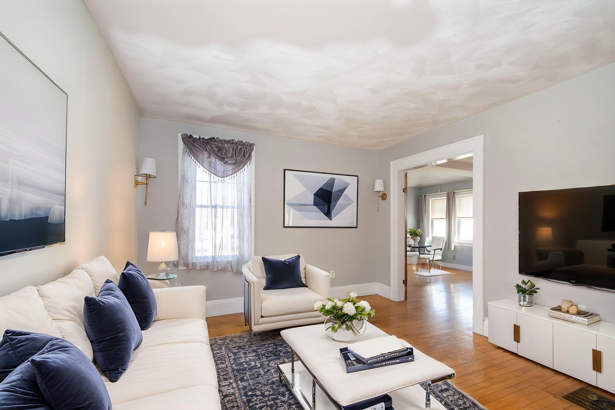 DSC_0195_HR virtually staged.jpeg