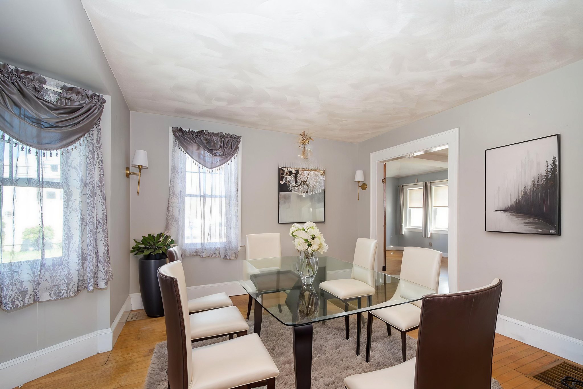 DSC_0195_HR virtually staged.jpeg