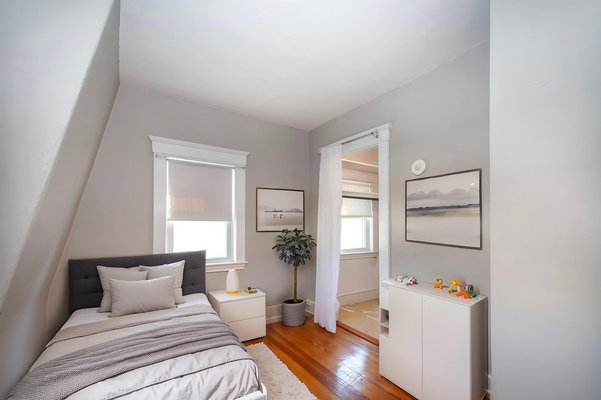 DSC_0214_HR virtually staged.jpeg