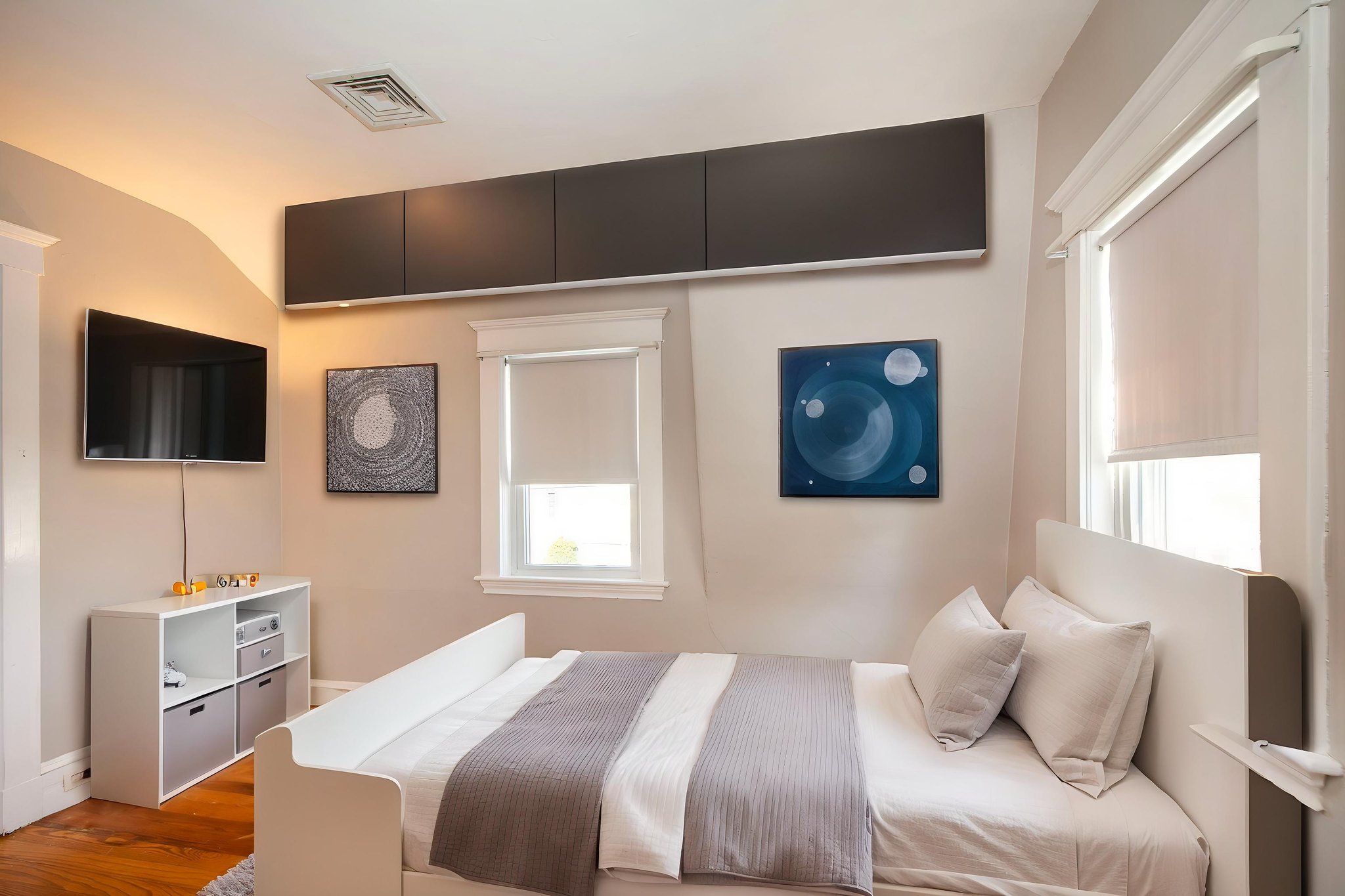 DSC_0218_HR virtually staged.jpeg