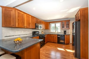 DSC_0154_HR virtually staged.jpeg