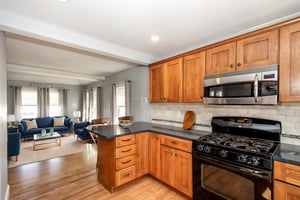 DSC_0163_HR virtually staged.jpeg