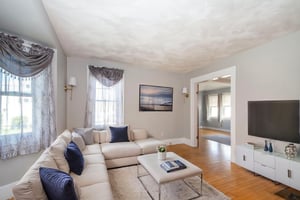 DSC_0195_HR virtually staged.jpeg