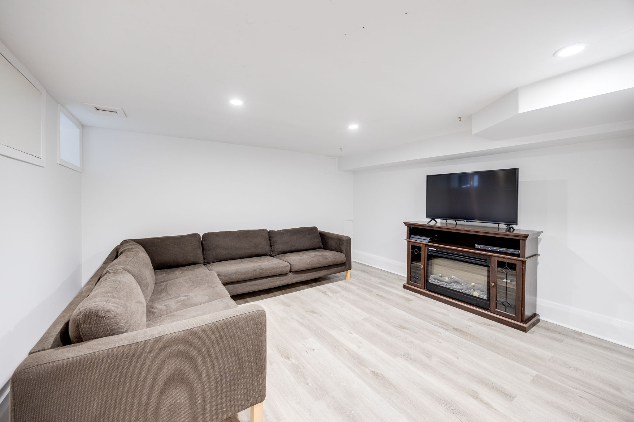 Toronto property showcase — delivered property photograph 31