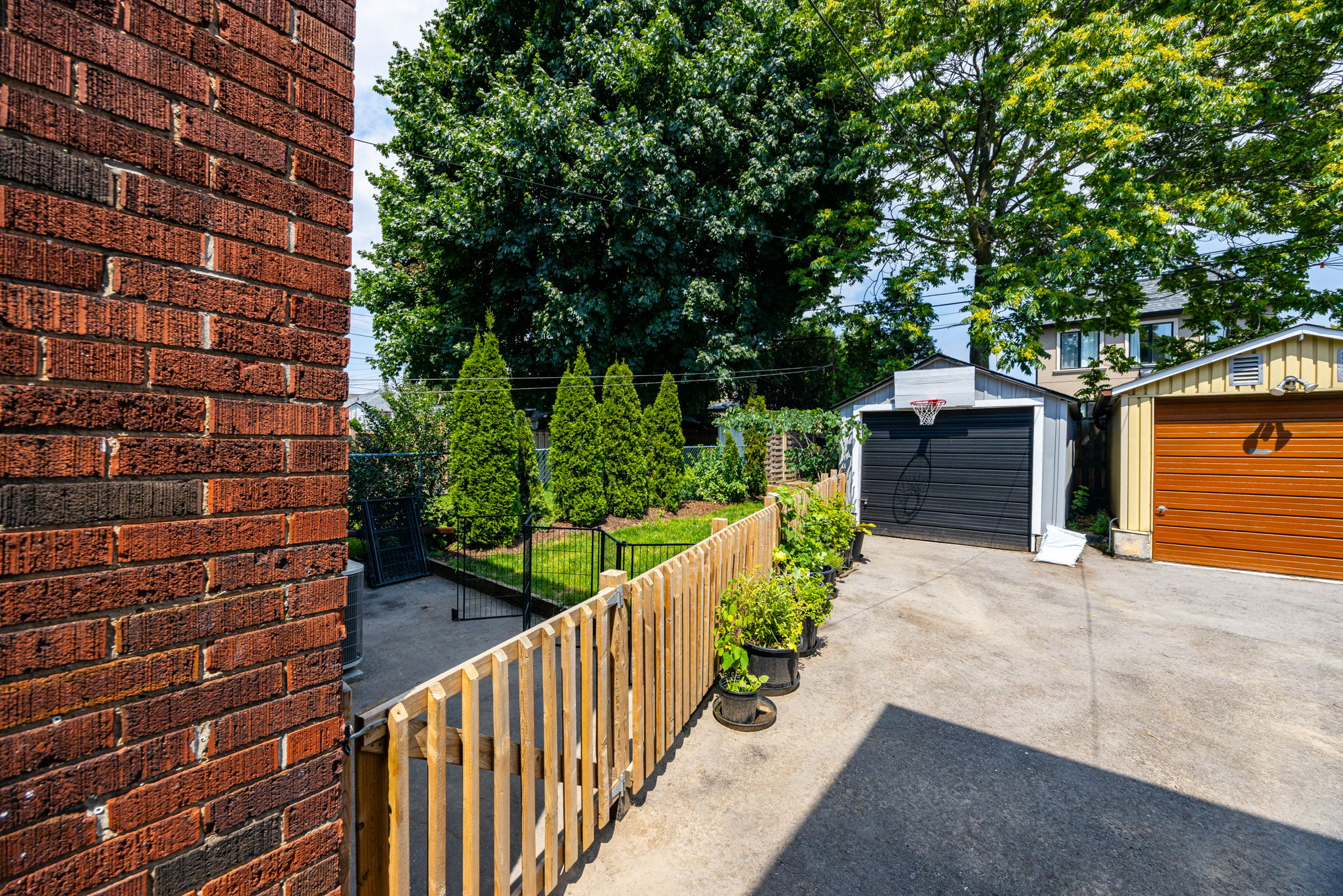 Toronto property showcase — delivered property photograph 40