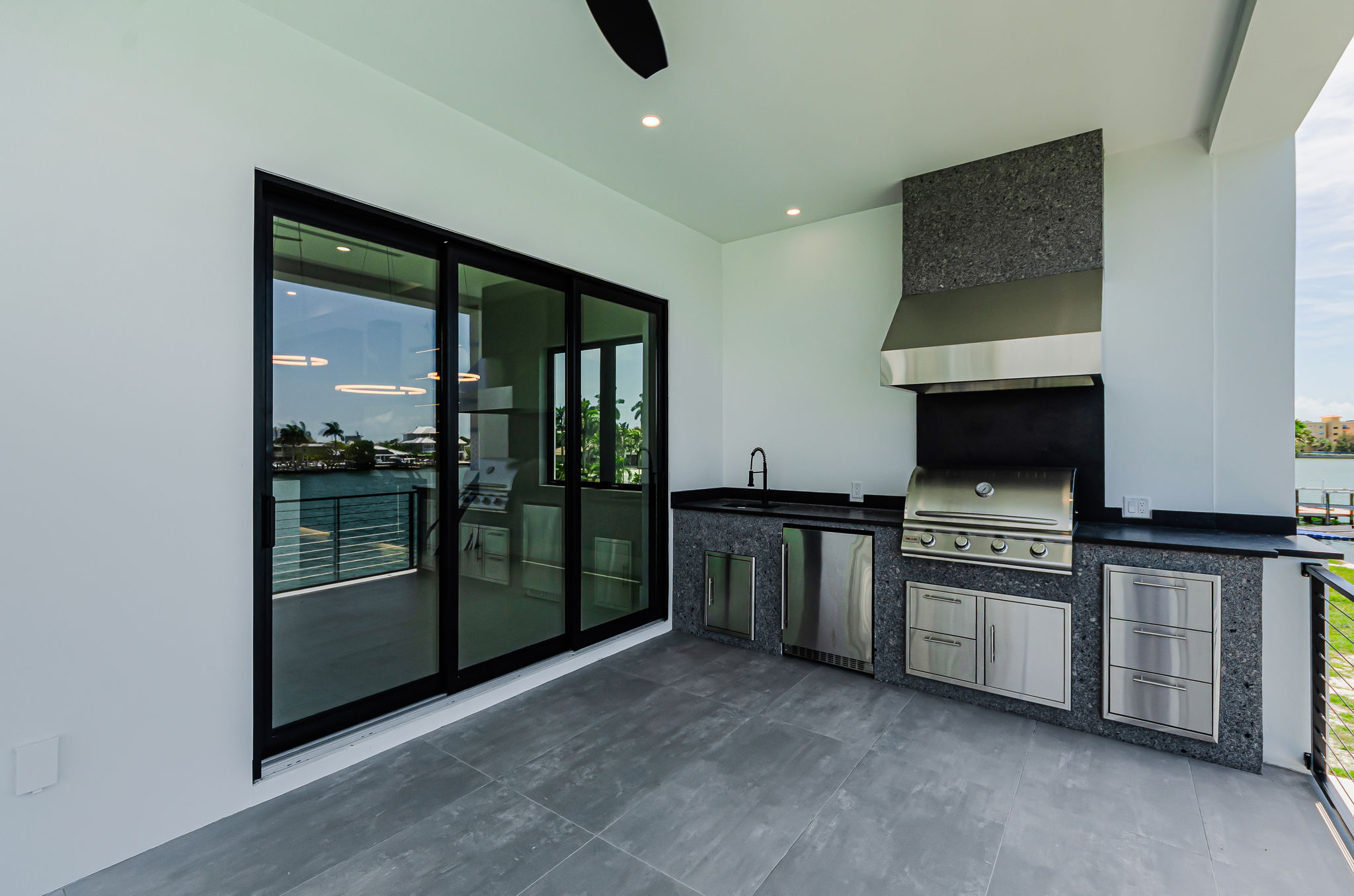 Dining Room-Kitchen Balcony4