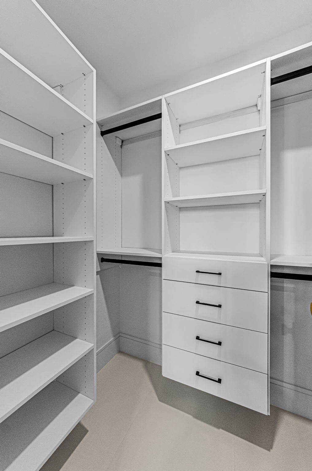 Main Level Guest Bedroom2 Closet