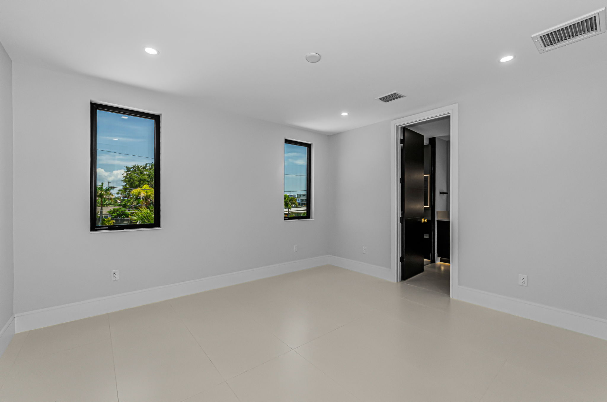 Main Level Guest Bedroom2a