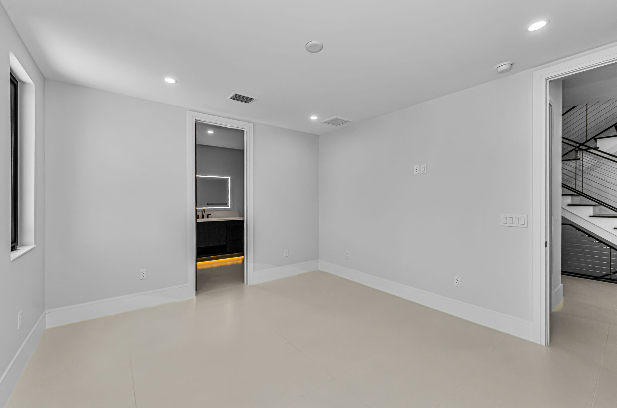 Main Level Guest Bedroom2b