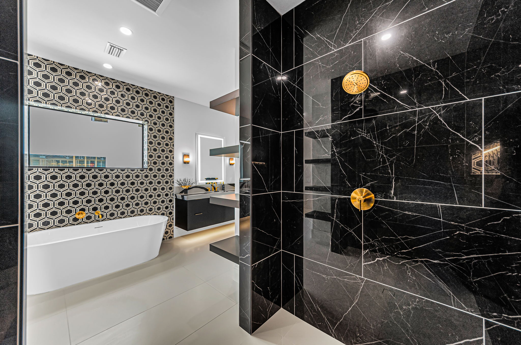 Main Level Primary Bathroom1e
