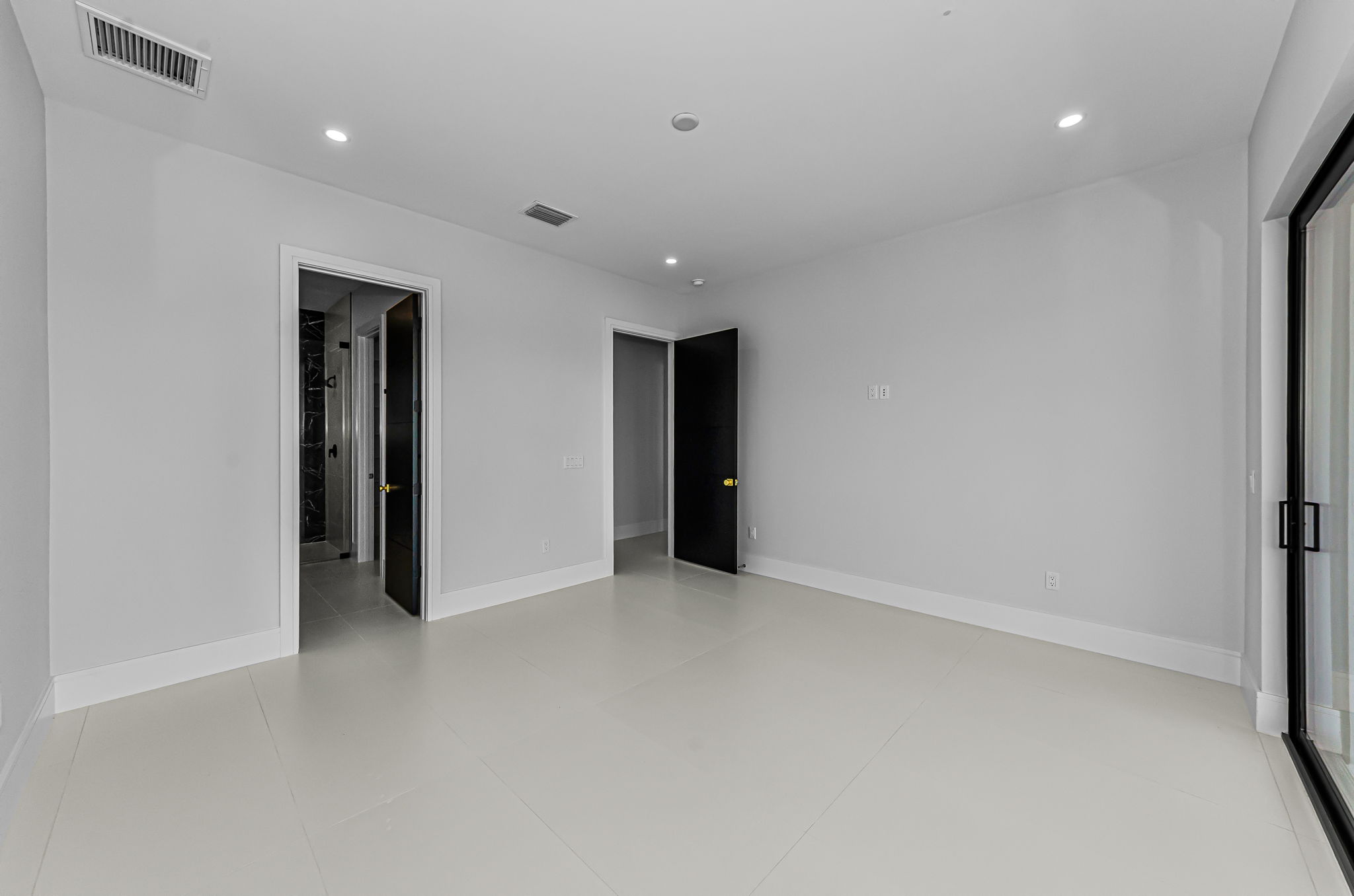 Upper Level Bedroom1c