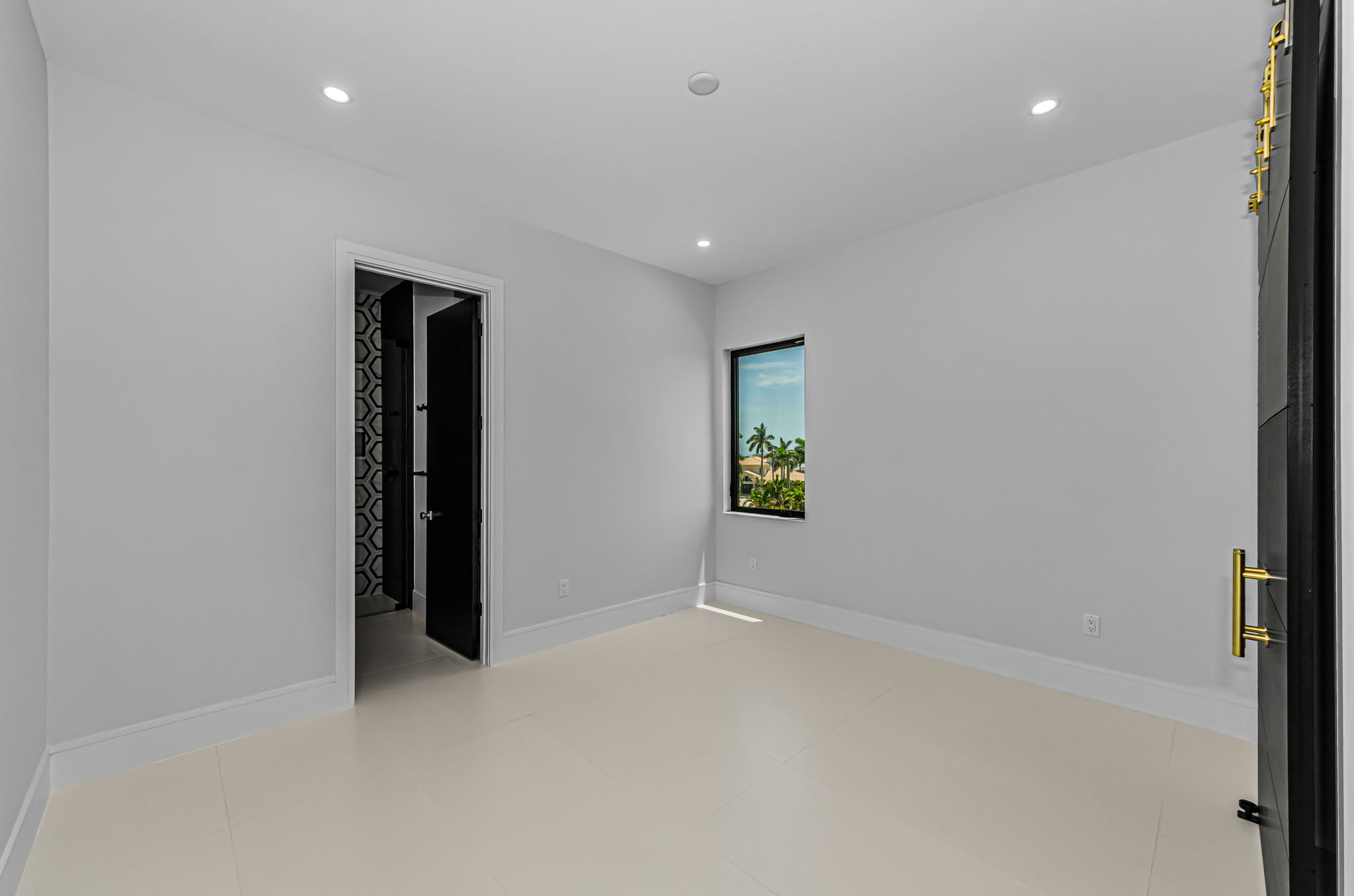 Upper Level Bedroom2a