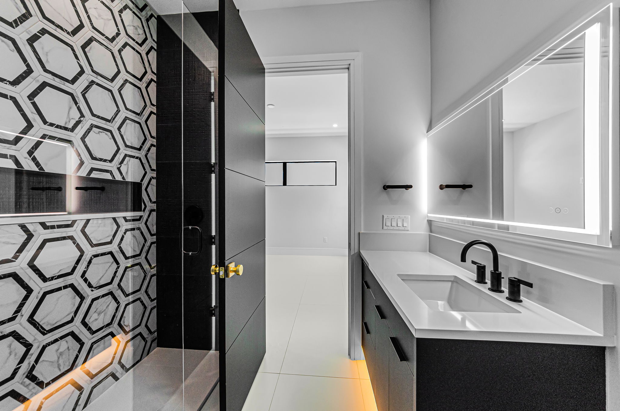 Upper Level Bedroom3 Bathroom1b