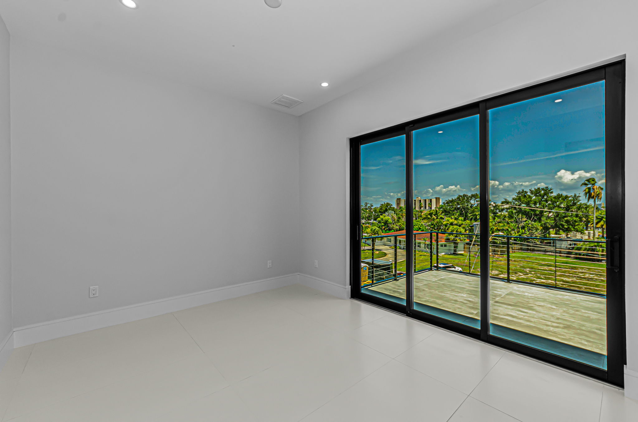 Upper Level Bedroom4a