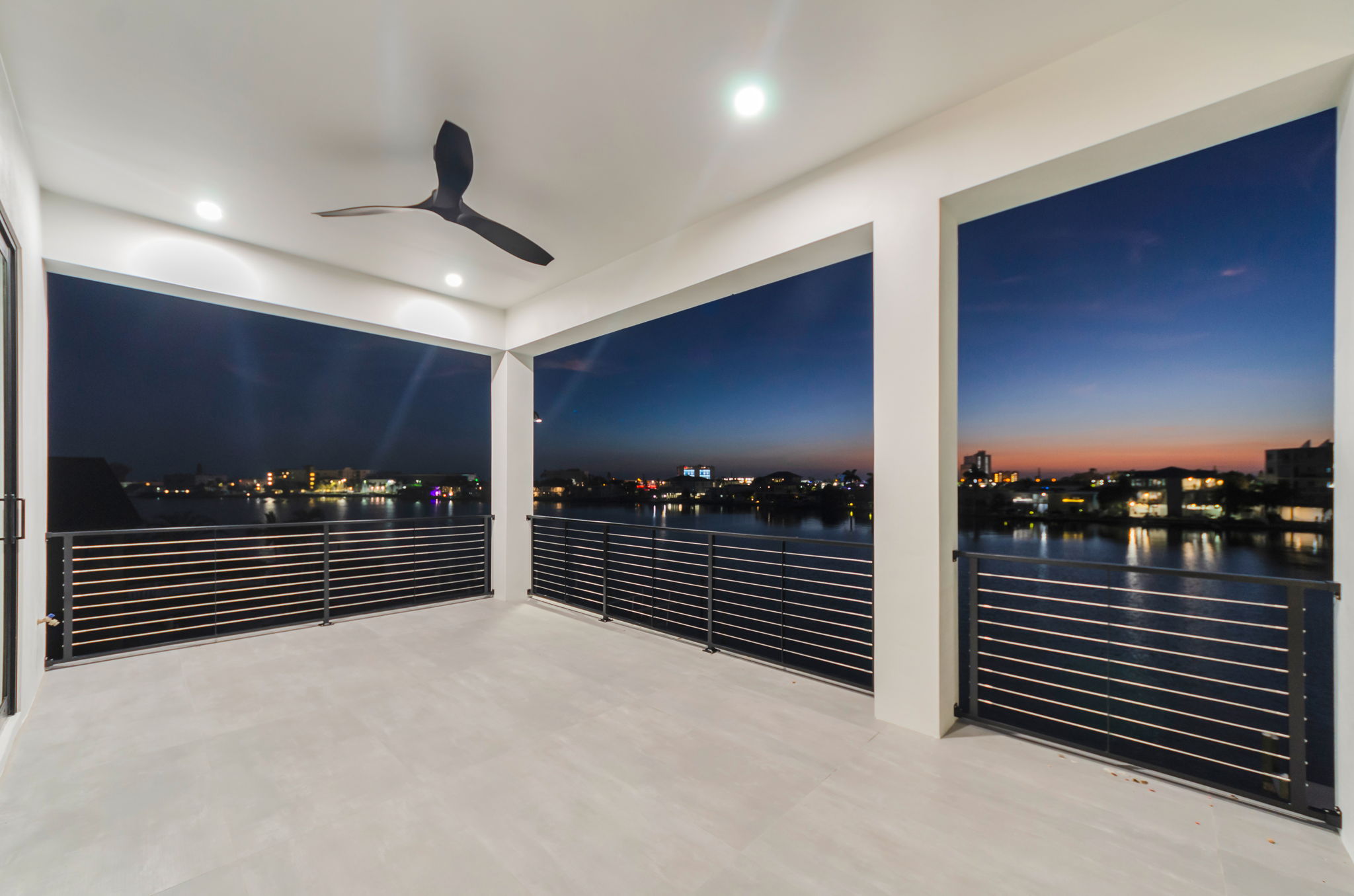 Upper Level Office Balcony32