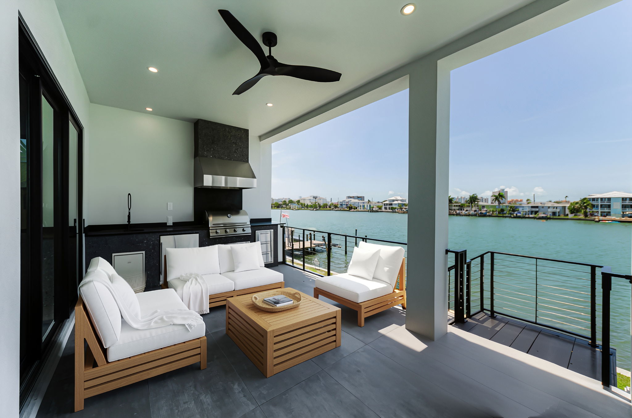 Dining Room-Kitchen Balcony1-vs