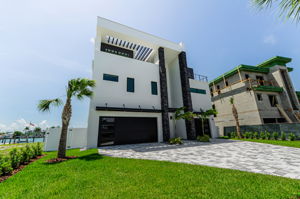 Front Exterior8