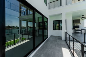 Living Room Balcony3