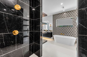 Main Level Primary Bathroom1f