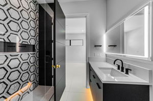 Upper Level Bedroom3 Bathroom1b