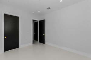 Upper Level Bedroom4c