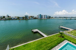 Upper Level Office Balcony View1