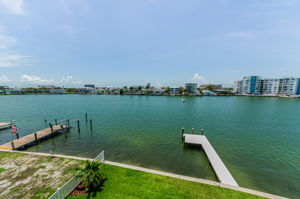 Upper Level Office Balcony View4
