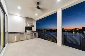 Dining Room-Kitchen Balcony27