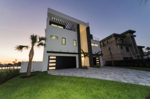 Front Exterior24