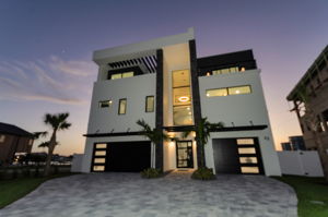 Front Exterior28