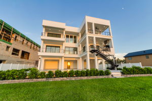Rear Exterior20
