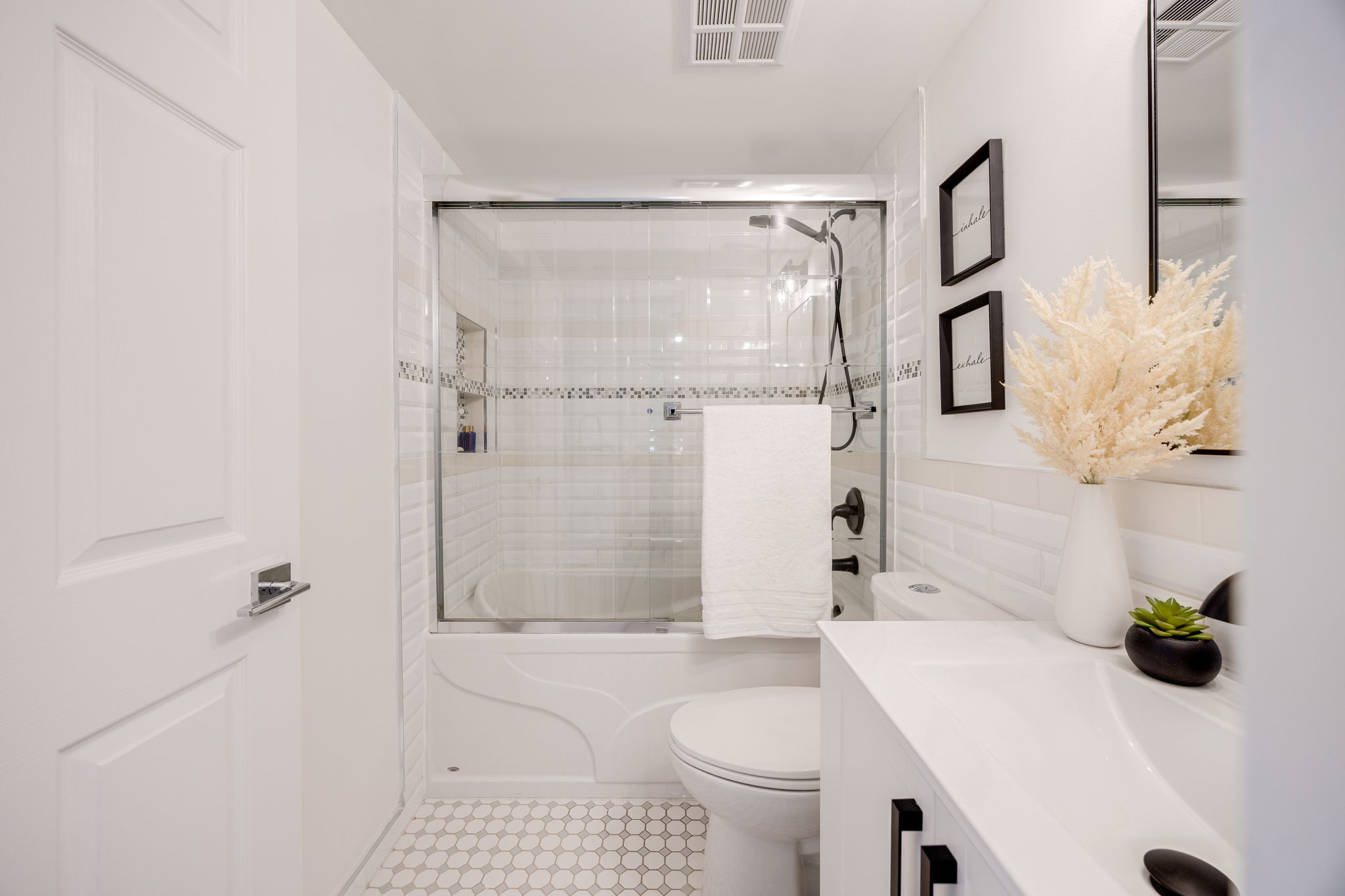 Toronto property showcase — delivered property photograph 19
