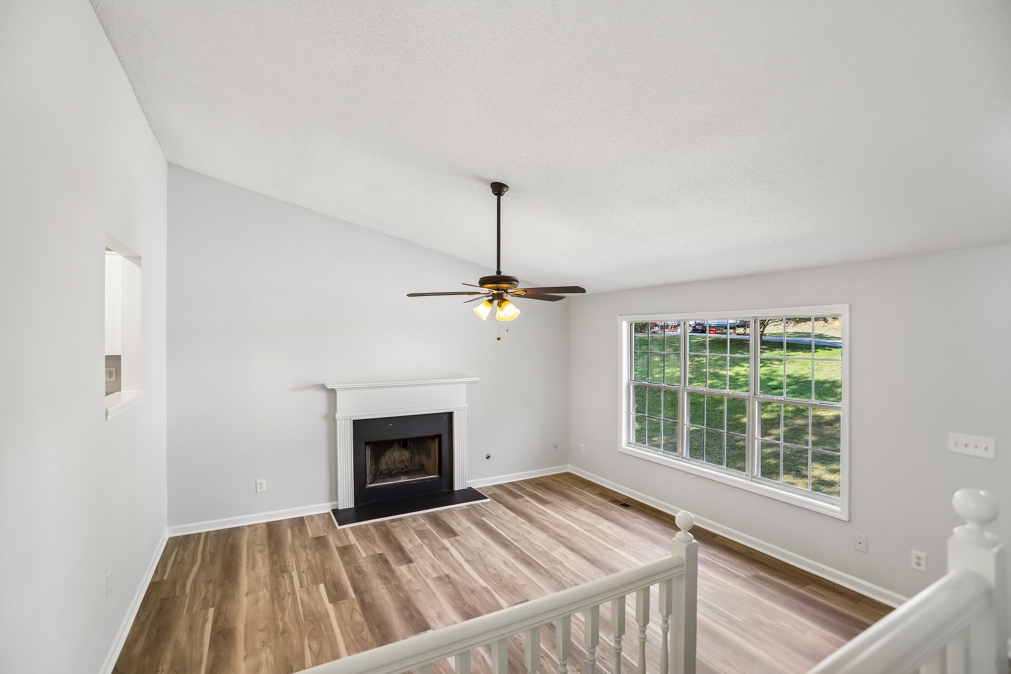 Gina Ct-S2404-005.jpg